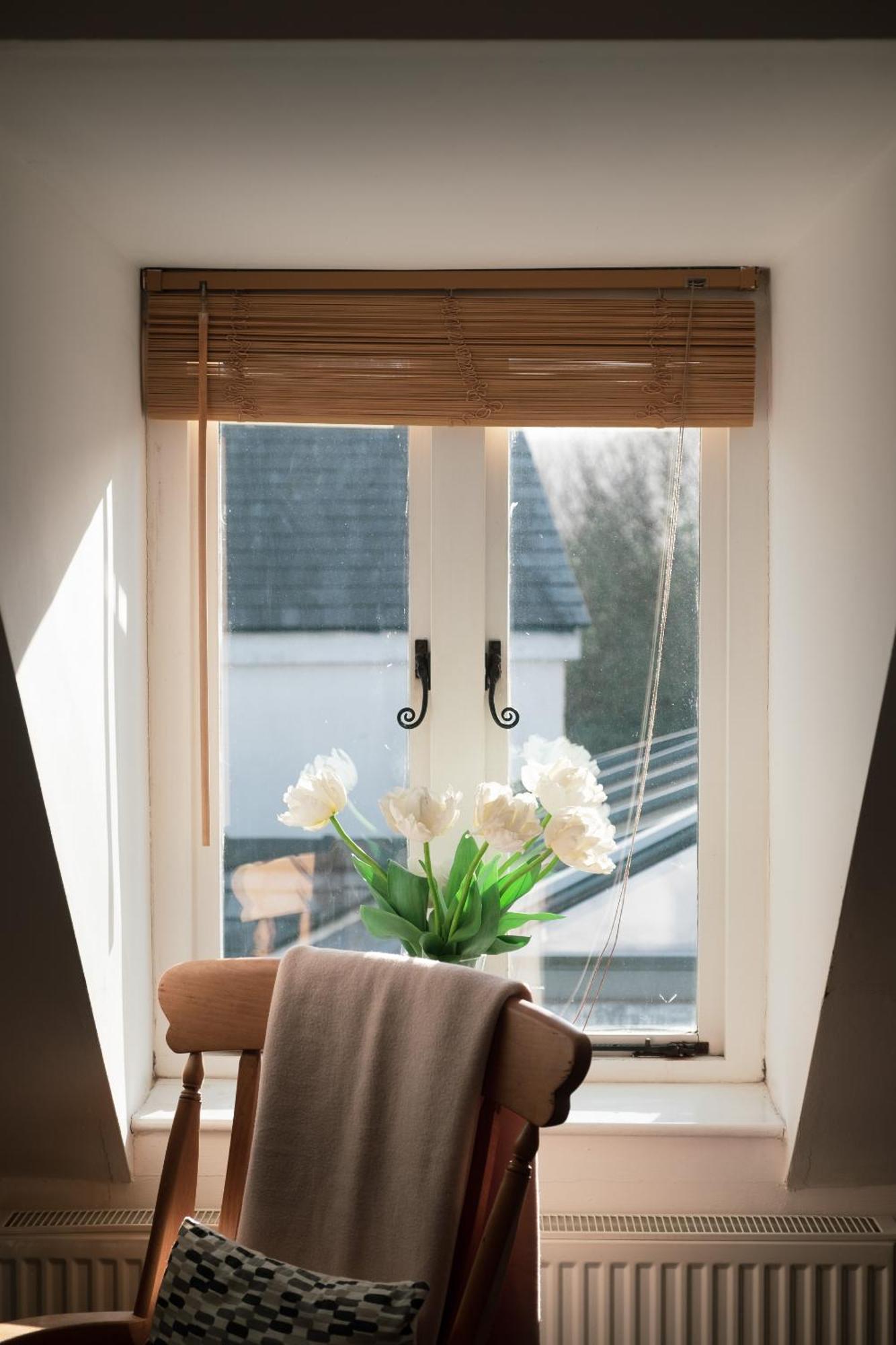 Kings Arms Hotel Abergavenny Room photo