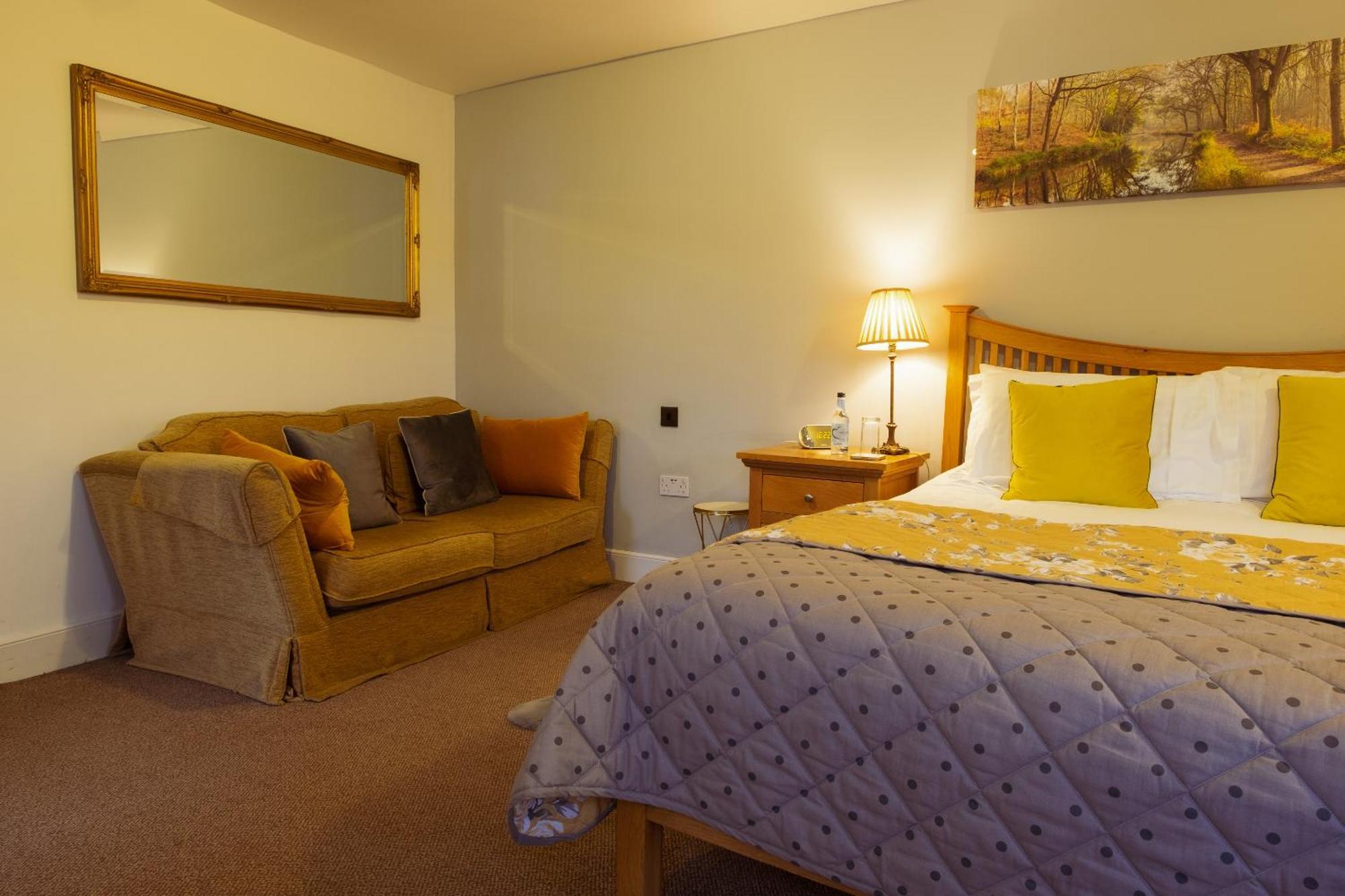 Kings Arms Hotel Abergavenny Room photo