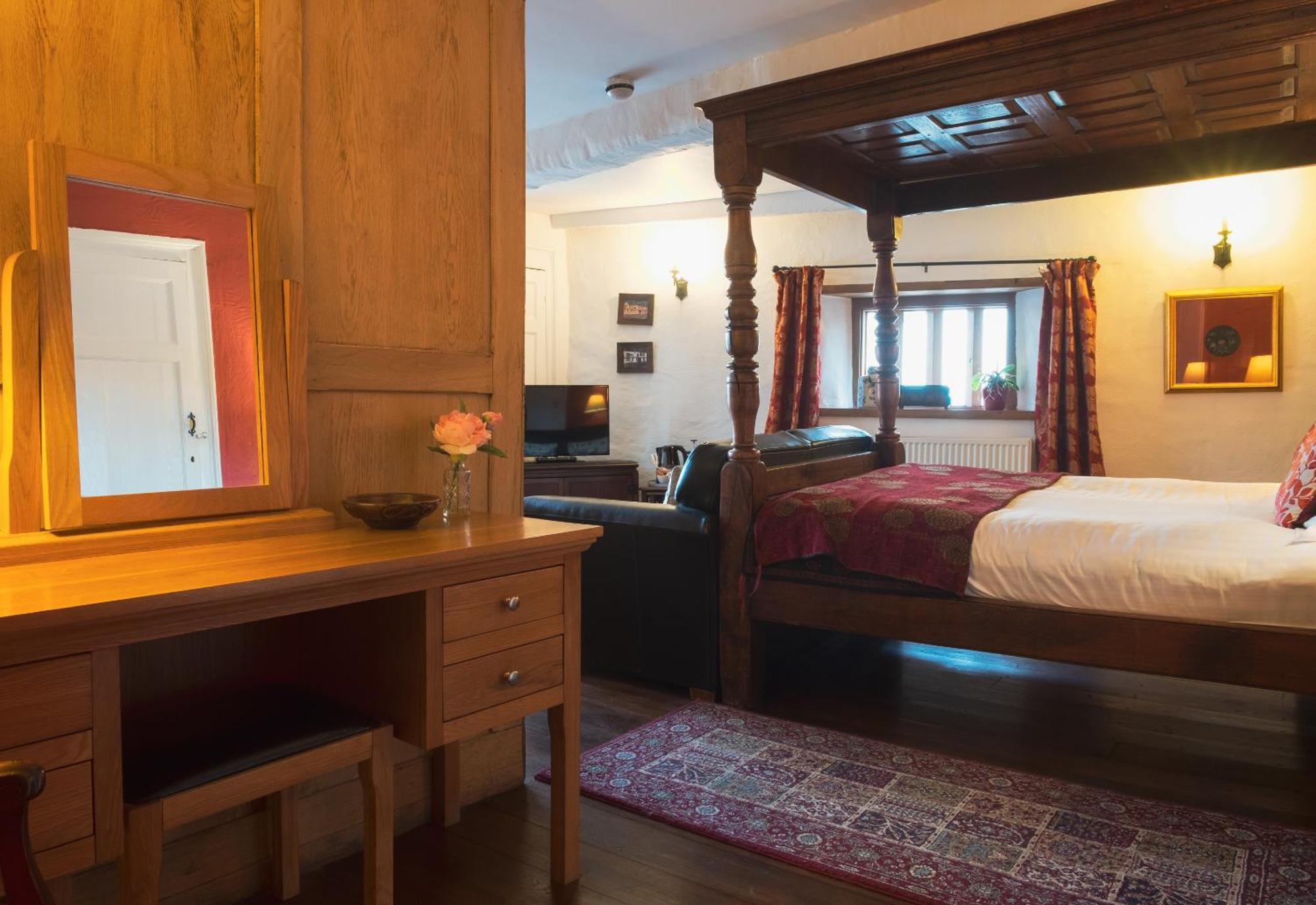 Kings Arms Hotel Abergavenny Room photo