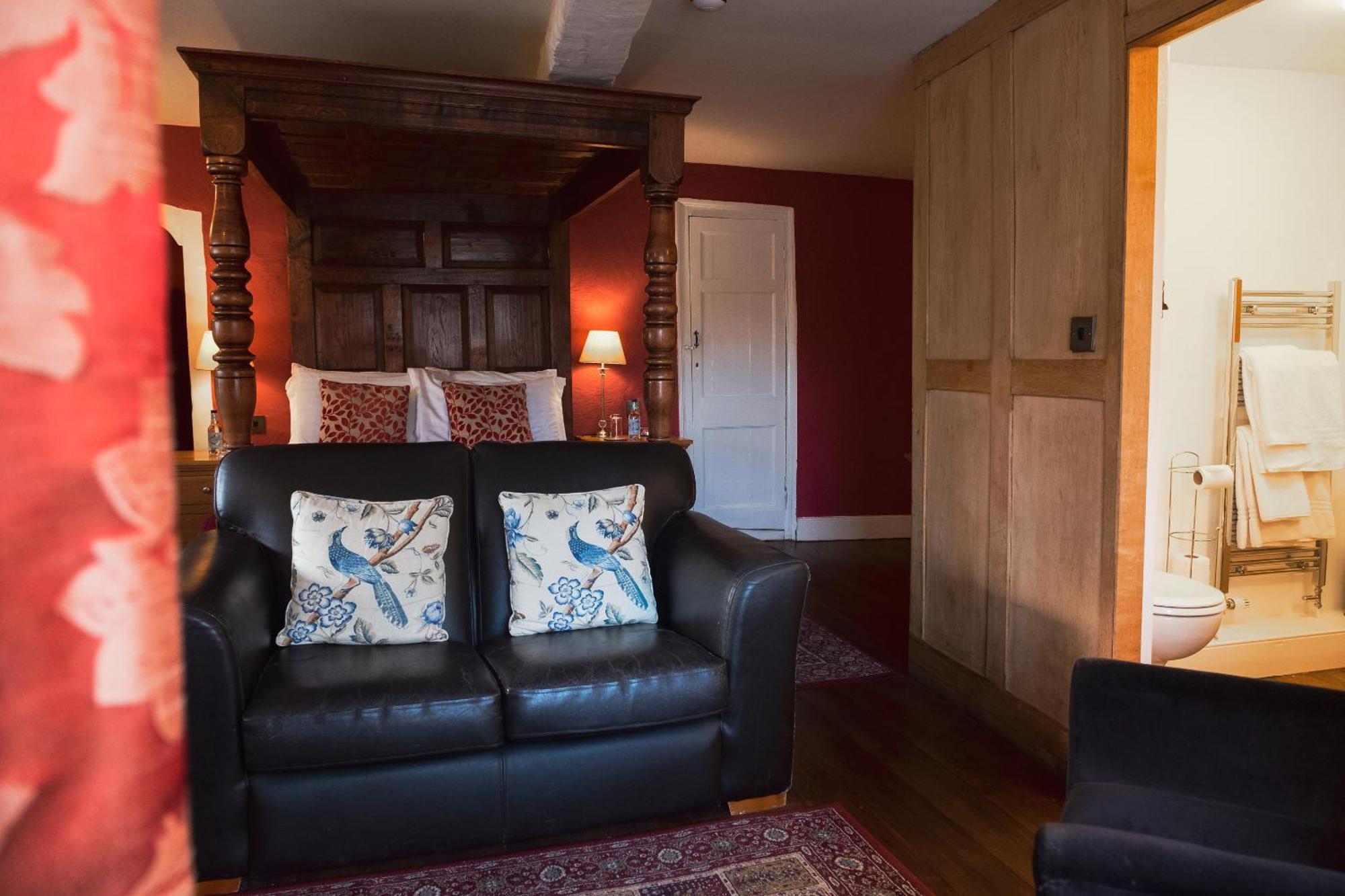 Kings Arms Hotel Abergavenny Room photo