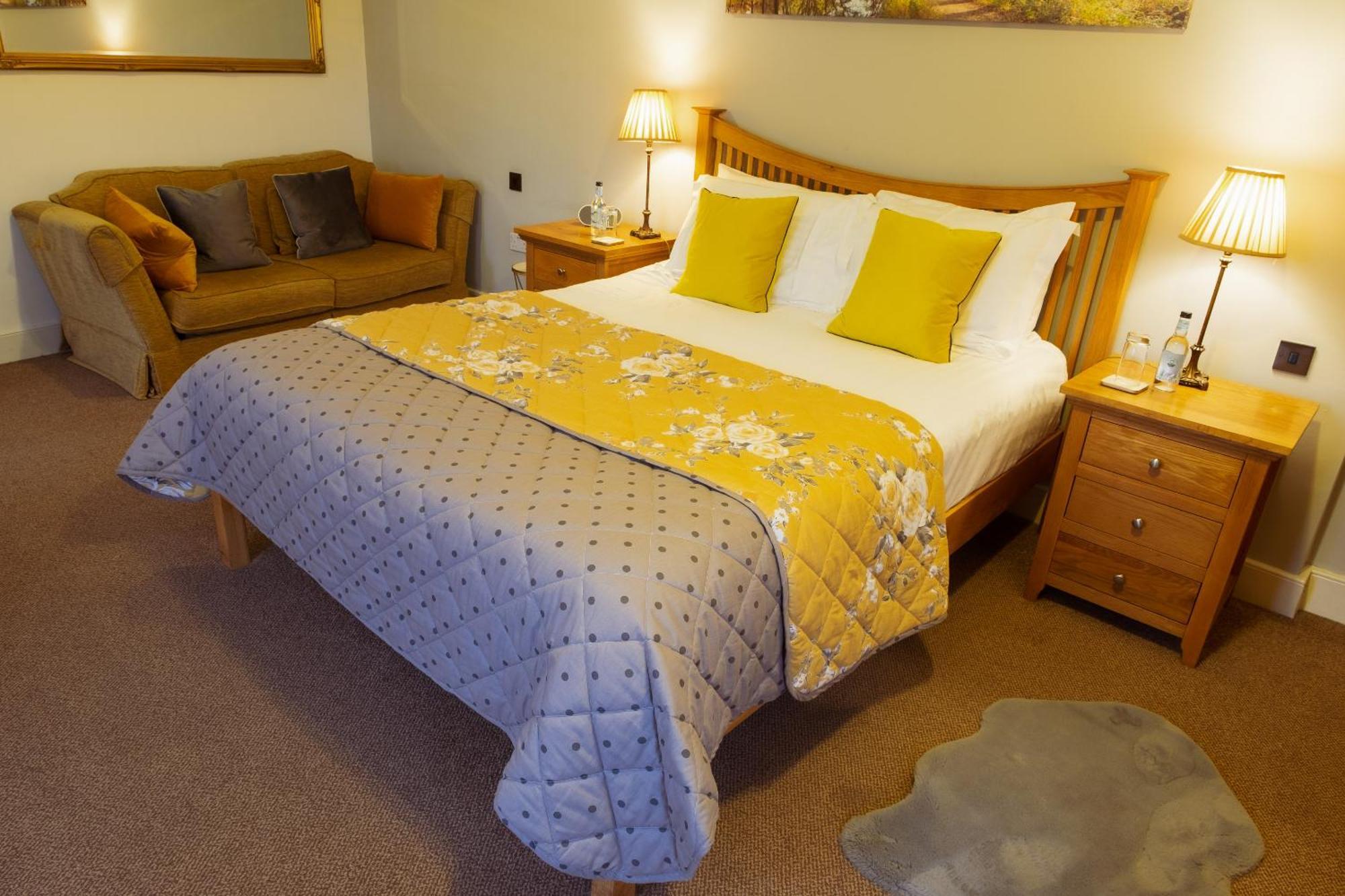 Kings Arms Hotel Abergavenny Room photo